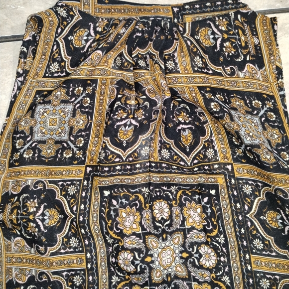 🦋🏵️🦋Let It Be Black, Cream, and golden yellow Sheer Tank Size Large - Picture 6 of 7